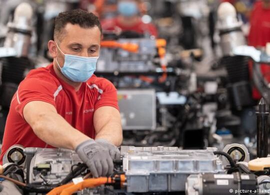 Stuttgart'taki Porsche fabrikası